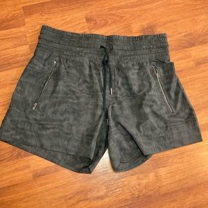 Athleta Camden short size 6
